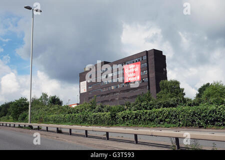 Dudley, West Midlands, UK; 14th June, 2016. A huge banner supporting Brexit seen on the side of a derelict and deserted office building in Dudley this afternoon, as a TNS poll from today gives the leave campaign a seven-point lead. Credit:  Andrew Lockie/Alamy Live News Stock Photo