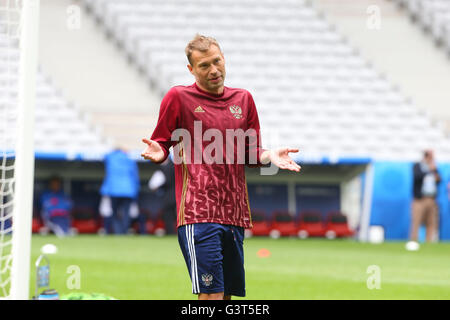 Lille, France. 14th June, 2016. European Football Championship training. Team Russia  Vasili Berezutski (Russia) Credit:  Action Plus Sports Images/Alamy Live News Stock Photo