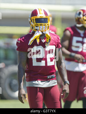 Ashburn, Virginia, USA. 14th June, 2016. Washington Redskins safety Deshazor Everett (22) participates in the Veteran Minicamp at Redskins Park in Ashburn, Virginia on Tuesday, June 14, 2016.Credit: Ron Sachs/CNP Credit:  Ron Sachs/CNP/ZUMA Wire/Alamy Live News Stock Photo