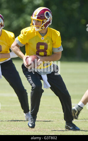 Ashburn, Virginia, USA. 14th June, 2016. Washington Redskins quarterback Kirk Cousins (8) participates in the Veteran Minicamp at Redskins Park in Ashburn, Virginia on Tuesday, June 14, 2016.Credit: Ron Sachs/CNP Credit:  Ron Sachs/CNP/ZUMA Wire/Alamy Live News Stock Photo