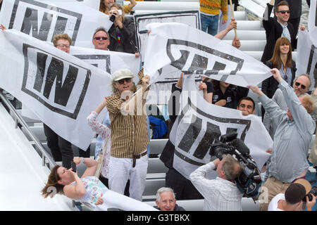 London UK. 15th June 2016. Sir Bob Geldof on a counter-protest 'Vote In' boat as the pro-Brexit campaign 'Fishermen for Leave', sail a flotilla of over 30 vessels up the Thames to Parliament Credit:  amer ghazzal/Alamy Live News Stock Photo