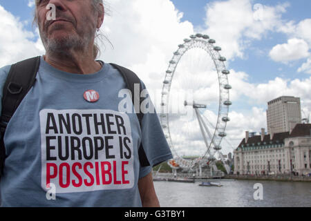 London UK. 15th June 2016. Vote Leave campaigners holds protest  placards and flags on Westminster Bridge  as a Vote Leave Flotilla of Vessels Pro Exit Campaign sails from Tower Bridge to Parliament led by UKIP Leader Nigel Farage Credit:  amer ghazzal/Alamy Live News Stock Photo