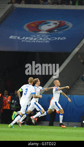 Lille Metropole, France. 15th June, 2016. Martin Skrtel (L-R) Ondrej Duda and goal scorer Vladimir Weiss of Slovakia celabrate after the 0:1 during the UEFA Euro 2016 Group B soccer match Russia and Slovakia at Stade Pierre Mauroy in Lille Metropole, France, 15 June 2016. Photo: Marius Becker/dpa/Alamy Live News Stock Photo