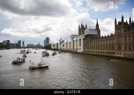 London, UK. 15th June, 2016. Flotilla of fishing vessels on the River Thames arrive outside the Houses of Parliament to make the case for Brexit in the EU Referendum on June 15th in London, United Kingdom. The flotilla was organised by Scottish skippers as part of the Fishing for Leave campaign which is against European regulation of the fishing industry, and the CFP Common Fisheries Policy.   Live News Credit:  Michael Kemp/Alamy Live News Stock Photo