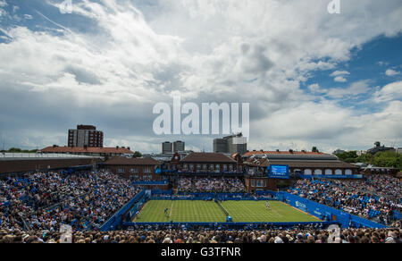 London, UK. 16th June, 2016. Photo taken on June 16, 2016 shows a general view of Centre Court at The Queens Club as Nick Kyrgios of Australia competes during his single's first round match against Milos Raonic of Canada during day three of the ATP-500 Aegon Championships in London, Britain. © Jon Buckle/Xinhua/Alamy Live News Stock Photo