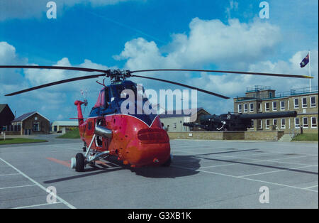 Archive image of Westland Wessex helicopter XV733 of the Queen's Flight, circa 1990, aircraft retired in 1995 now at the Helicopter Museum, Weston-Super-Mare, England. BL 18 inch railway howitzer, 1920, on proofing carriage also shown, now at Royal Armouries artillery museum, Fort Nelson, Hampshire.artillery gun great War Stock Photo