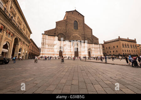 The Basilica di San Petronio in the Piazza Maggiore, Bologna, Italy. Stock Photo