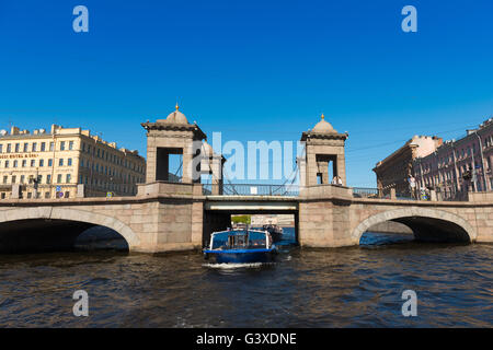 Tour Boat Under Lomonosov Bridge In Fontanka River, St Petersburg Stock Photo