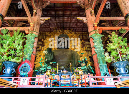 Daibutsu, Giant Buddha statue in Todai-ji temple - Nara Stock Photo