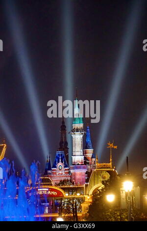 Shanghai. 14th June, 2016. Photo taken on June 14, 2016 shows light show at the Shanghai Disney Resort in Shanghai, east China. The Shanghai Disney Resort, the sixth in the world, will officially open on June 16. © Cai Yaofang/Xinhua/Alamy Live News Stock Photo