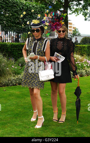 Ascot, UK. 16th June, 2016. Fashion on Ladies Day Royal Ascot, Ascot race course. Stock Photo