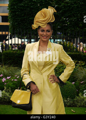 Ascot, UK. 16th June, 2016. Fashion on Ladies Day Royal Ascot, Ascot race course. Stock Photo