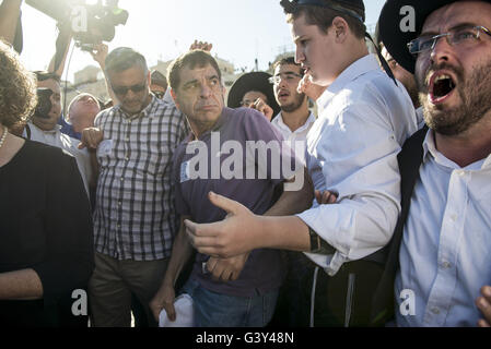 Jerusalem, Israel, Israel. 16th June, 2016. The Masorti Movement is a jewish-conservative religious group that believes in ploralism and deomcratic vision of Zionism. This morning the group tried to get together to a mutual prayer at the Western Wall as a step to demand a pluralist prayer space at the site. They we're protesting againts a haredi and religious youths and yeshiva students from the beginning to the end of the ceremony. Credit:  Danielle Shitrit/ZUMA Wire/Alamy Live News Stock Photo