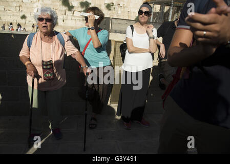 Jerusalem, Israel, Israel. 16th June, 2016. The Masorti Movement is a jewish-conservative religious group that believes in ploralism and deomcratic vision of Zionism. This morning the group tried to get together to a mutual prayer at the Western Wall as a step to demand a pluralist prayer space at the site. They we're protesting againts a haredi and religious youths and yeshiva students from the beginning to the end of the ceremony. Credit:  Danielle Shitrit/ZUMA Wire/Alamy Live News Stock Photo