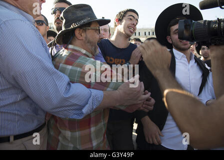 Jerusalem, Israel, Israel. 16th June, 2016. The Masorti Movement is a jewish-conservative religious group that believes in ploralism and deomcratic vision of Zionism. This morning the group tried to get together to a mutual prayer at the Western Wall as a step to demand a pluralist prayer space at the site. They we're protesting againts a haredi and religious youths and yeshiva students from the beginning to the end of the ceremony. Credit:  Danielle Shitrit/ZUMA Wire/Alamy Live News Stock Photo