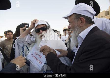 Jerusalem, Israel, Israel. 16th June, 2016. The Masorti Movement is a jewish-conservative religious group that believes in ploralism and deomcratic vision of Zionism. This morning the group tried to get together to a mutual prayer at the Western Wall as a step to demand a pluralist prayer space at the site. They we're protesting againts a haredi and religious youths and yeshiva students from the beginning to the end of the ceremony. Credit:  Danielle Shitrit/ZUMA Wire/Alamy Live News Stock Photo