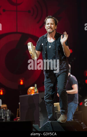 Oshkosh, Wisconsin, USA. 12th June, 2016. Musician EDDIE VEDDER of Pearl Jam perform live at Great Stage Park during Bonnaroo Music and Arts Festival in Manchester, Tennessee © Daniel DeSlover/ZUMA Wire/Alamy Live News Stock Photo