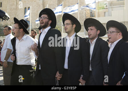 Jerusalem, Israel, Israel. 16th June, 2016. The Masorti Movement is a jewish-conservative religious group blocks prayer. Dozens of young ultra-Orthodox men shoved, shouted and spat at Reform and Conservative Jewish worshippers who held a government-sanctioned mixed-gender prayer service in the Western Wall's public plaza. Credit:  Danielle Shitrit/ZUMA Wire/Alamy Live News Stock Photo