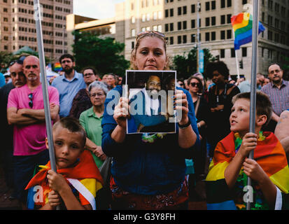 Dayton, Ohio, USA. 16th June, 2016. ( left to right ) Leah Krueger and ...