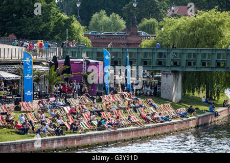 Beach 'Capital Beach' at the Berlin Hauptbahnhof, on the River Spree in the government district, Reichstag, Paul Löbe House, Stock Photo