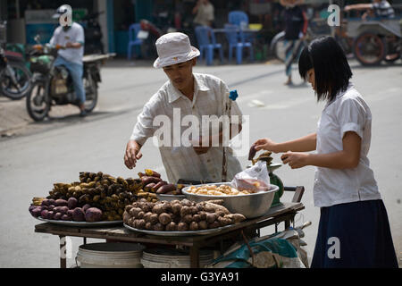 Street vendor, Chinese district of Cholon in Saigon, Ho Chi Minh City, Vietnam, Southeast Asia, Asia Stock Photo