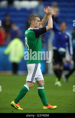 Northern Ireland's Steven Davis applauds the fans after the UEFA Euro 2016, Group C match at the Parc Olympique Lyonnais, Lyon. Stock Photo