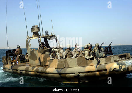 Sailors assigned to Riverine Squadron 3 taking Marines on a tour of Lake Quadsiyah near Haditha, Iraq. Stock Photo