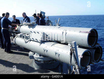 Crew members aboard the guided missile cruiser USS BELKNAP (CG 26 ...