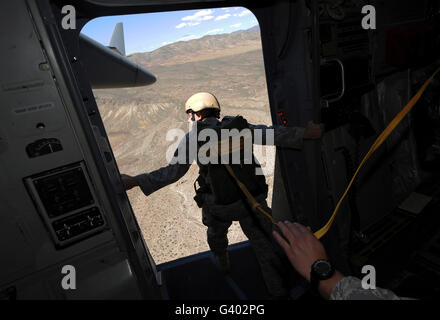 U.S. Airman checks the landing zone from aC-17 Globemaster III. Stock Photo