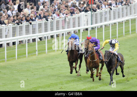 Horse Racing - The Investec Derby Festival - Ladies Day - Epsom Racecourse Stock Photo