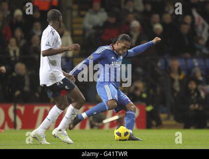 Soccer - Barclays Premier League - Bolton Wanderers v Chelsea - Reebok Stadium. Chelsea's Didier Drogba (right) scores the first goal of the game Stock Photo