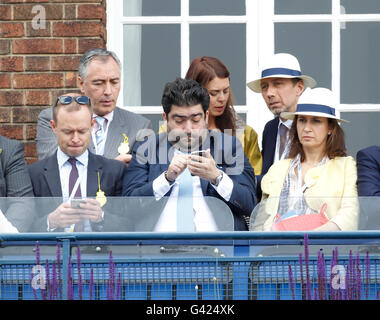 Queens Club, London, UK. 17th June, 2016. Aegon Queens Tennis Championships Day Five. Spectators watch the men's quarter final matches at Queen's Club today. Credit:  Action Plus Sports/Alamy Live News Stock Photo