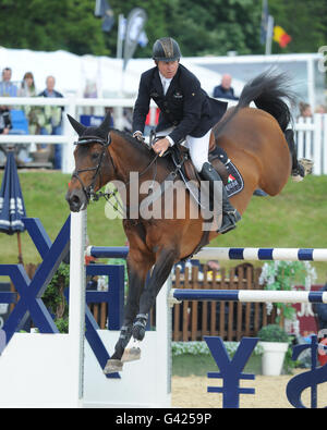 Bolesworth, UK. 17th June, 2016. Olympic gold medal duo Nick Skelton on Big Star competing at this weekends Bolesworth International Showjumping Show Credit:  Trevor Meeks/Alamy Live News Stock Photo