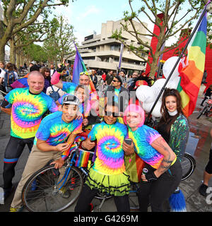 London, UK. 17th June 2016. Cyclists with rainbow flags join in the Ride with Pride bicycle ride which kicks off London Pride. Organised by IBikeLondon in conjunction with Cycleloop the ride takes in 13 miles of London's landmarks accompanied by fun music from the ride's infamous Disco Bikes. Credit:  Paul Brown/Alamy Live News Stock Photo