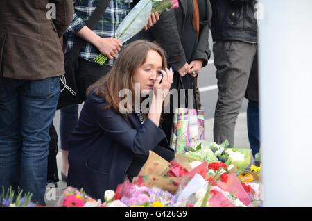 London, England. 17 June 2016. A mourner cries as she lays tributes. Credit: Marc Ward/Alamy Live News Stock Photo