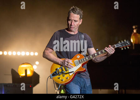 Oshkosh, Wisconsin, USA. 12th June, 2016. Guitarist STONE GOSSARD of Pearl Jam performs at Great Stage Park during Bonnaroo Music and Arts Festival in Manchester, Tennessee © Daniel DeSlover/ZUMA Wire/Alamy Live News Stock Photo