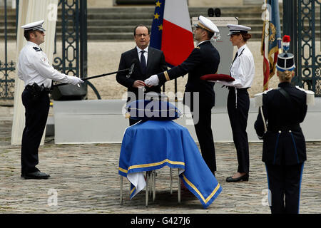 Paris, France. 17th June, 2016. French President Francois Hollande (2nd-L) attends the national homage ceremony in honor of the police officer and his partner stabbed to death by a man who claimed allegiance to the Islamic State (IS) group, at the Versailles, in Paris, France, June 17, 2016. French President Francois Hollande, Prime Minister Manuel Valls and Interior Minister Bernard Cazeneuve attended the ceremony. Credit:  Theo Duval/Xinhua/Alamy Live News Stock Photo
