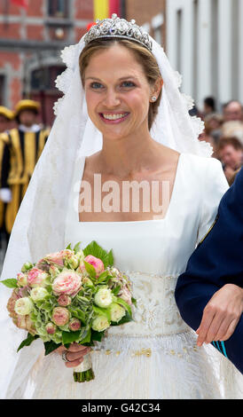 Beloeil, Belgium 18th June, 2016 Princess Alix de Ligne Arrival Marriage of Guillaume de Dampierre and Princess Alix de Ligne at Château de Beloeil in Beloeil . Photo: RPE/Albert Nieboer/Netherlands OUT - NO WIRE SERVICE - Credit:  dpa/Alamy Live News Stock Photo