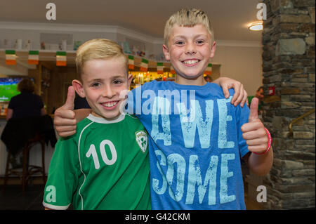 Skibbereen, West Cork, Ireland. 18th June, 2016. Ireland fans and brothers Jason and Gary Fahy, both from Skibbereen, in the Eldon Hotel in Skibbereen before the Ireland Vs Belgium game in Bordeaux in the 2016 Euros. Credit: Andy Gibson/Alamy Live News. Stock Photo