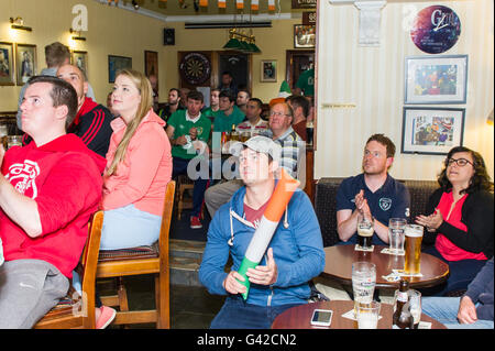 Skibbereen, West Cork, Ireland. 18th June, 2016. Ireland fans watch the Euro 2016 Ireland Vs Belgium game intently in Calahanes Bar in Skibbereen. Credit: Andy Gibson/Alamy Live News. Stock Photo