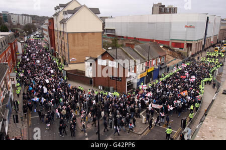 EDL demonstration in Luton. A large group of English Defence League members march through Luton, this afternoon. Stock Photo