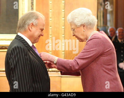 Stephen Dayman from Bristol receives his Member of the British Empire (MBE) medal from Queen Elizabeth II at Windsor Castle. Stock Photo