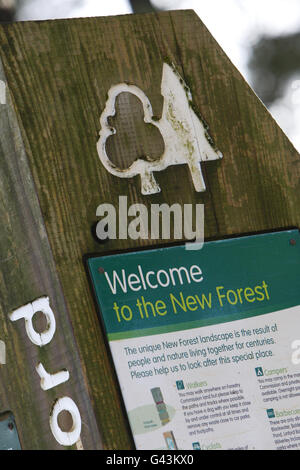 Sign of hunting preserve in the forest Stock Photo - Alamy