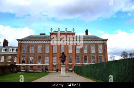 A general view of Kensington Palace in west London, that has been a Royal residence since the 17th century, and was a home to the Princess of Wales and her sons Princes William and Harry before her death in 1997. Stock Photo