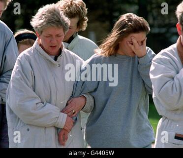 Mother and daughter leaving Hall Garth School, Middlesbrough, after laying flowers in memory of murdered schoolgirl Nikki Conroy. The trial of Stephen James Wilkinson, the man accused of murdering Nikki, and attempting to murder two of her classmates, starts at Leeds Crown Court. Stock Photo