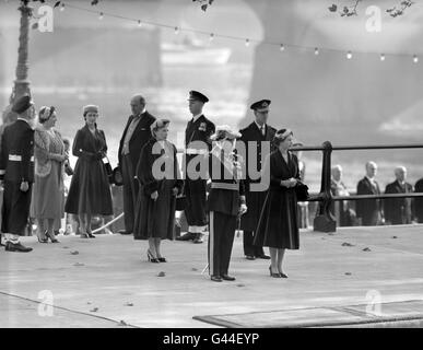 London had a Royal welcome for general Francisco Craveiro Lopes, President of Portugal, Britain's oldest ally, on his arrival at Westminster Pier for his state visit. With Queen Elizabeth II, General Lopes stands at the salute as the national anthems are played. With them are Senhora Dona Berta Craveiro Lopes, the Duke of Edinburgh, Princess Margaret, the Queen Mother and, in the background, Lord Waverley. Stock Photo