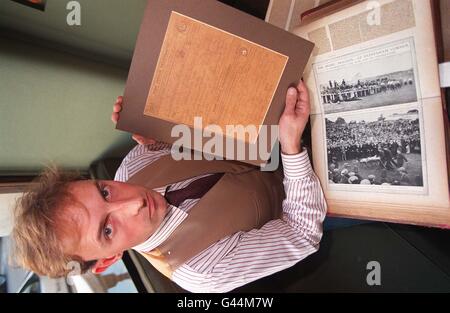 Simon de Burton with the Telegram sent by Queen Alexandra to an injured jockey, whose horse was involved in a fatal accident with a militant suffragette in the 1913 Derby. The Telegram will be sold in Sotheby's first sale devoted to horse racing on Wednesday 13 November, the Telegram is expected to fetch beteen 500- 700. Photo by Adam Butler/PA. See PA Story AUCTION Telegram Stock Photo