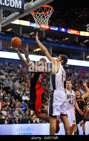 Basketball - NBA - Game Two - New Jersey Nets v Toronto Raptors - o2 Arena. Toronto Raptors' DeMar DeRozan (left) drives to the net past New Jerseys Nets' Brook Lopez during the NBA match at the O2 Arena, London. Stock Photo