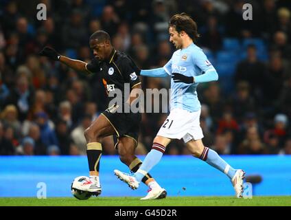 Soccer - Barclays Premier League - Manchester City v Wigan Athletic - City of Manchester Stadium. Wigan Athletic's Maynor Figueroa (left) and Manchester City's David Silva (right) Stock Photo