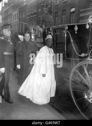 Nabi Youla, the first Ambassador in London of the West African State of Guinea, leaves the Mount Royal Hotel, Marble Arch, to present his credentials at Buckingham Palace. Stock Photo